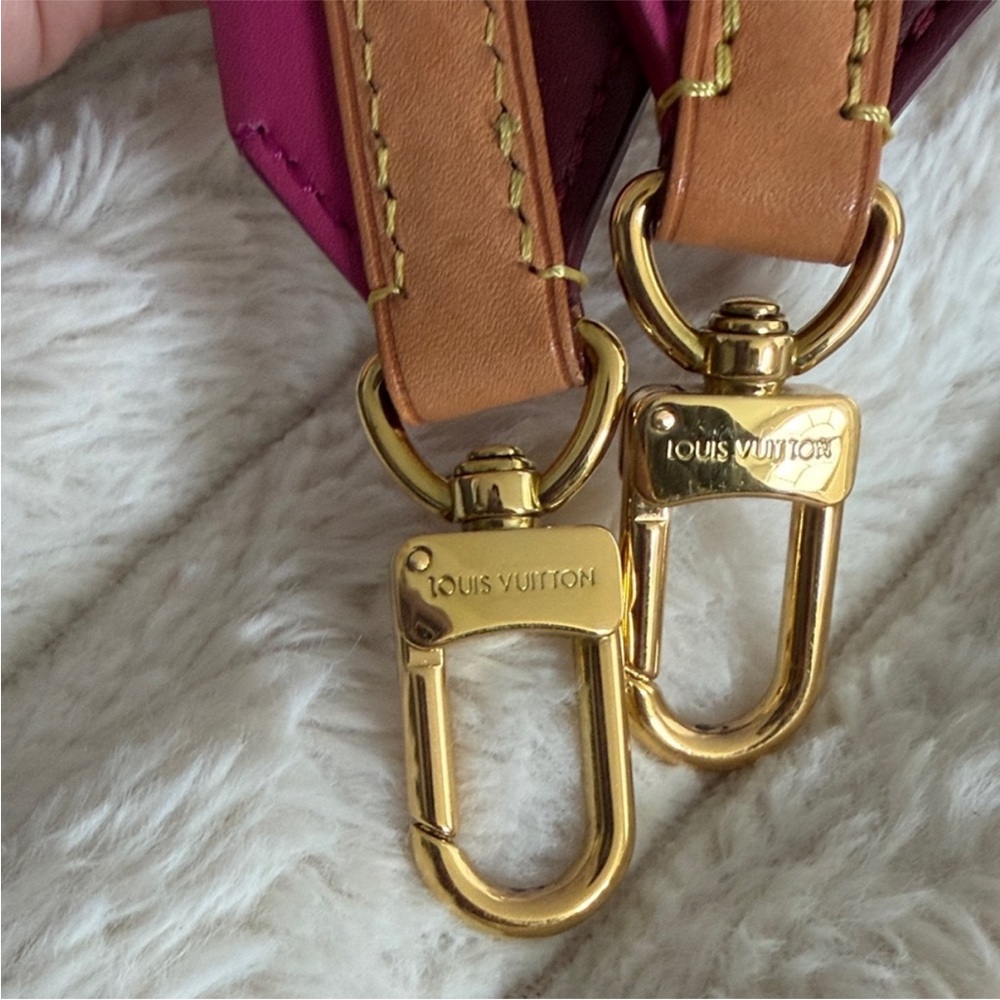 Louis Vuitton - Fuchsia Strap - Picture 3 of 5